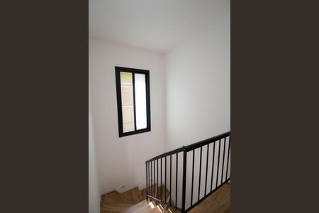 Escada de casa à venda com 5 quartos, 190m² em Jardim Sao Jose, São Paulo