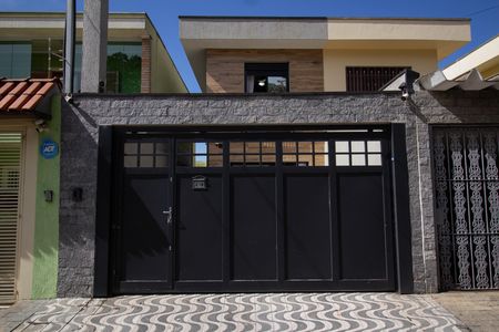 Casa para alugar com 190m², 6 quartos e 2 vagas Casa para alugar com 190m², 6 quartos e 2 vagasFachada
