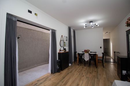 Casa para alugar com 190m², 6 quartos e 2 vagas Casa para alugar com 190m², 6 quartos e 2 vagasSala