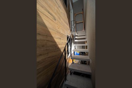 Casa para alugar com 190m², 6 quartos e 2 vagas Casa para alugar com 190m², 6 quartos e 2 vagasEscada
