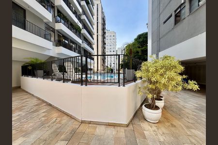 Apartamento à venda com 100m², 2 quartos e 1 vaga Apartamento à venda com 100m², 2 quartos e 1 vagaÁrea comum - piscinas