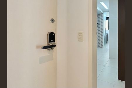 Apartamento à venda com 100m², 2 quartos e 1 vaga Apartamento à venda com 100m², 2 quartos e 1 vagaSala - fechadura digital