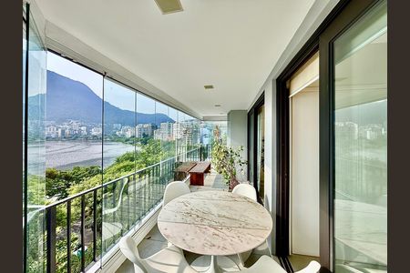 Apartamento à venda com 100m², 2 quartos e 1 vaga Apartamento à venda com 100m², 2 quartos e 1 vagaVaranda da sala