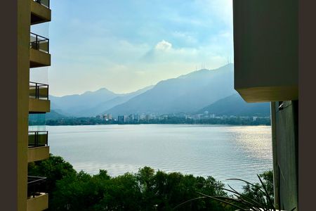 Apartamento à venda com 100m², 2 quartos e 1 vaga Apartamento à venda com 100m², 2 quartos e 1 vagaÁrea de serviço - vista livre para a Lagoa Rodrigo de Freitas