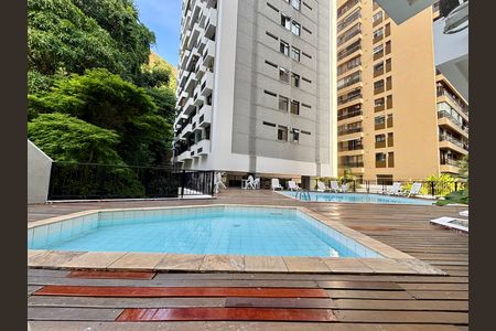Apartamento à venda com 100m², 2 quartos e 1 vaga Apartamento à venda com 100m², 2 quartos e 1 vagaÁrea comum - piscinas