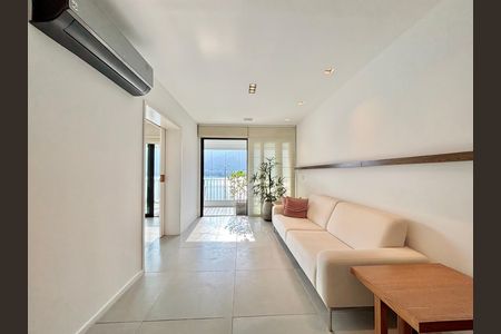 Apartamento à venda com 100m², 2 quartos e 1 vaga Apartamento à venda com 100m², 2 quartos e 1 vagaSala