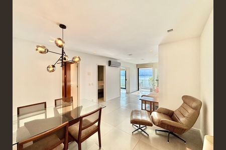 Apartamento à venda com 100m², 2 quartos e 1 vaga Apartamento à venda com 100m², 2 quartos e 1 vagaSala