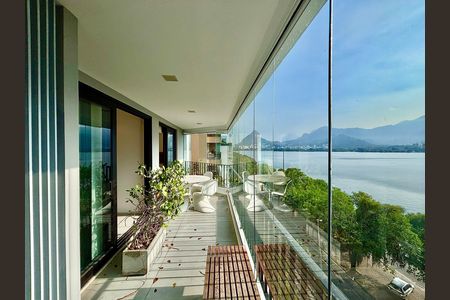 Apartamento à venda com 100m², 2 quartos e 1 vaga Apartamento à venda com 100m², 2 quartos e 1 vagaVaranda da sala