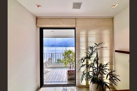 Apartamento à venda com 100m², 2 quartos e 1 vaga Apartamento à venda com 100m², 2 quartos e 1 vagaVaranda da sala
