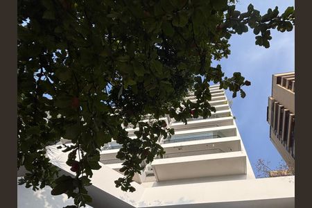 Apartamento à venda com 100m², 2 quartos e 1 vaga Apartamento à venda com 100m², 2 quartos e 1 vagaFachada