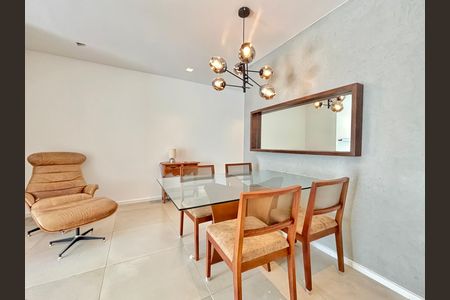 Apartamento à venda com 100m², 2 quartos e 1 vaga Apartamento à venda com 100m², 2 quartos e 1 vagaSala