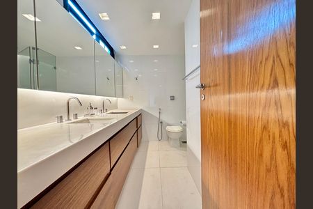 Apartamento à venda com 100m², 2 quartos e 1 vaga Apartamento à venda com 100m², 2 quartos e 1 vagaSuíte - banheiro