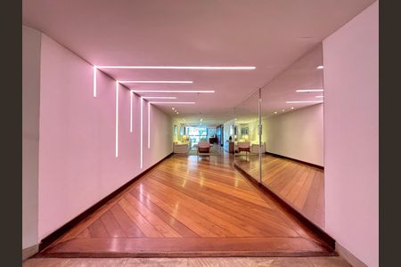 Apartamento à venda com 100m², 2 quartos e 1 vaga Apartamento à venda com 100m², 2 quartos e 1 vagaPortaria