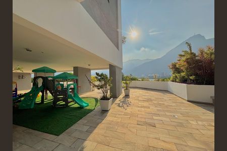 Apartamento à venda com 100m², 2 quartos e 1 vaga Apartamento à venda com 100m², 2 quartos e 1 vagaÁrea comum - playground - vista livre para o Cristo Redentor e lagoa Rodrigo de Freitas