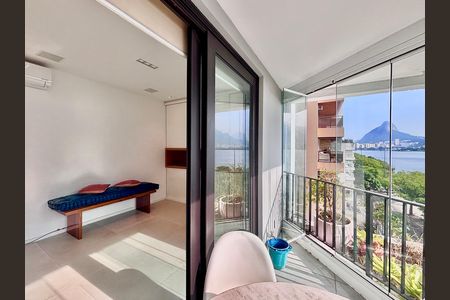 Apartamento à venda com 100m², 2 quartos e 1 vaga Apartamento à venda com 100m², 2 quartos e 1 vagaVaranda da sala