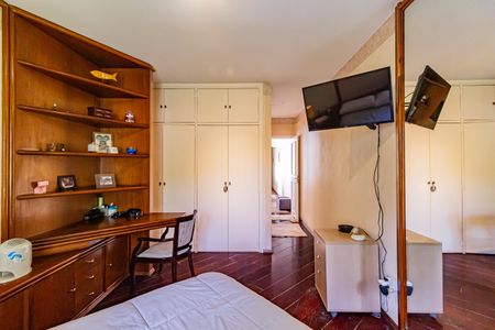 Casa para alugar com 236m², 4 quartos e 2 vagas Casa para alugar com 236m², 4 quartos e 2 vagasSuíte 1