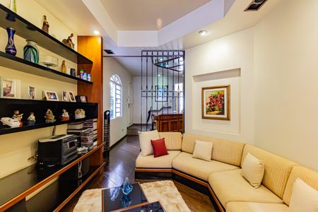 Casa para alugar com 236m², 4 quartos e 2 vagas Casa para alugar com 236m², 4 quartos e 2 vagasSala