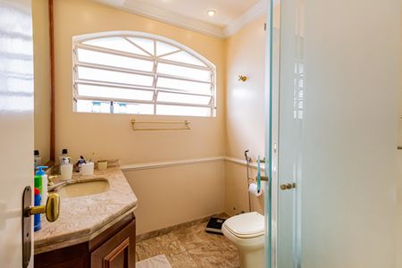 Casa para alugar com 236m², 4 quartos e 2 vagas Casa para alugar com 236m², 4 quartos e 2 vagasBanheiro da Suíte 1