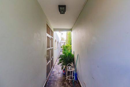 Casa para alugar com 236m², 4 quartos e 2 vagas Casa para alugar com 236m², 4 quartos e 2 vagasÁrea externa