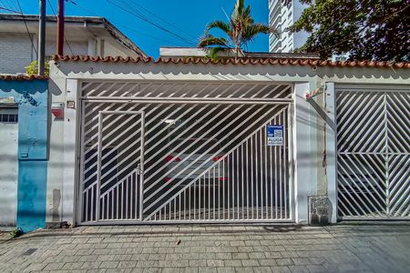 Casa para alugar com 236m², 4 quartos e 2 vagas Casa para alugar com 236m², 4 quartos e 2 vagasFachada