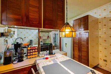 Casa para alugar com 236m², 4 quartos e 2 vagas Casa para alugar com 236m², 4 quartos e 2 vagasCozinha