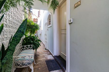 Casa para alugar com 236m², 4 quartos e 2 vagas Casa para alugar com 236m², 4 quartos e 2 vagasEntrada