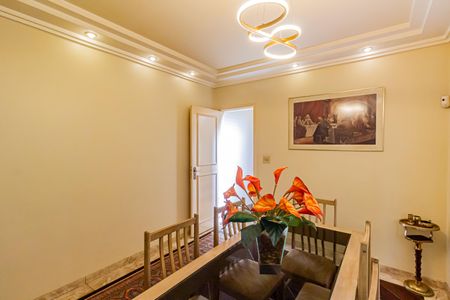 Casa para alugar com 236m², 4 quartos e 2 vagas Casa para alugar com 236m², 4 quartos e 2 vagasSala de Jantar