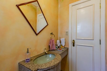 Casa para alugar com 236m², 4 quartos e 2 vagas Casa para alugar com 236m², 4 quartos e 2 vagasLavabo