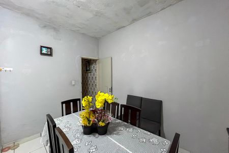 Casa à venda com 200m², 3 quartos e 1 vaga Casa à venda com 200m², 3 quartos e 1 vagaCasa 2 - Sala de Jantar