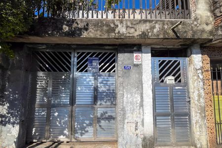 Casa à venda com 200m², 3 quartos e 1 vaga Casa à venda com 200m², 3 quartos e 1 vagaFachada