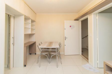Apartamento à venda com 70m², 2 quartos e 1 vaga Apartamento à venda com 70m², 2 quartos e 1 vagaSala