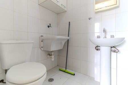 Banheiro de kitnet/studio para alugar com 1 quarto, 27m² em Santa Cecilia, São Paulo