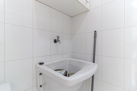 Banheiro de kitnet/studio para alugar com 1 quarto, 27m² em Santa Cecilia, São Paulo