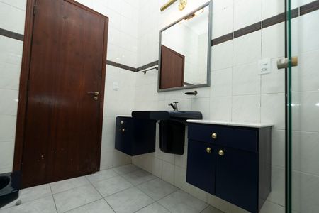 Casa para alugar com 104m², 2 quartos e 2 vagas Casa para alugar com 104m², 2 quartos e 2 vagasBANHEIRO