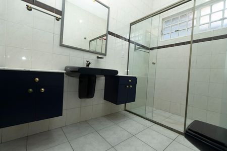 Casa para alugar com 104m², 2 quartos e 2 vagas Casa para alugar com 104m², 2 quartos e 2 vagasBANHEIRO
