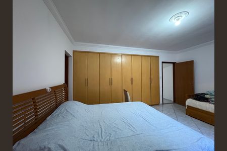 Casa à venda com 220m², 4 quartos e 5 vagas
