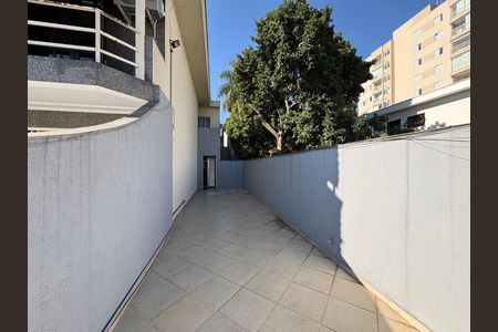 Casa à venda com 220m², 4 quartos e 5 vagas