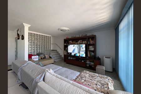 Casa à venda com 220m², 4 quartos e 5 vagas