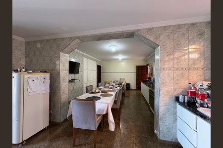Casa à venda com 220m², 4 quartos e 5 vagas