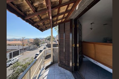 Casa à venda com 220m², 4 quartos e 5 vagas