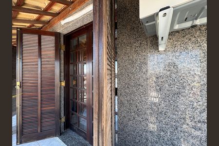 Casa à venda com 220m², 4 quartos e 5 vagas