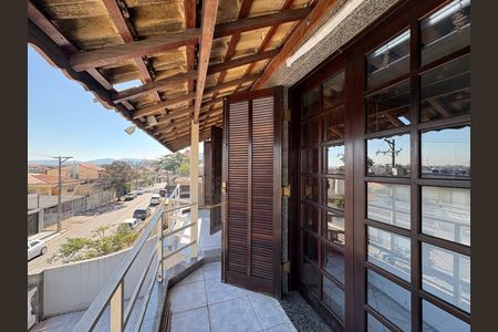 Casa à venda com 220m², 4 quartos e 5 vagas