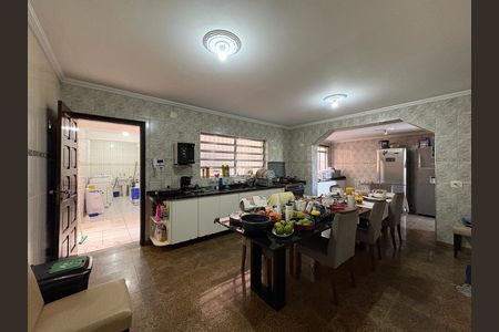Casa à venda com 220m², 4 quartos e 5 vagas