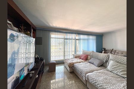 Casa para alugar com 4 quartos, 220m² em Vila Guedes, São Paulo