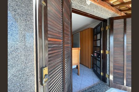 Casa à venda com 220m², 4 quartos e 5 vagas