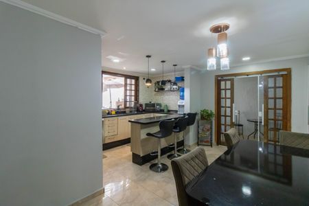 Casa para alugar com 330m², 3 quartos e 7 vagas Casa para alugar com 330m², 3 quartos e 7 vagasCozinha