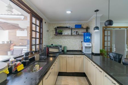 Casa para alugar com 330m², 3 quartos e 7 vagas Casa para alugar com 330m², 3 quartos e 7 vagasCozinha