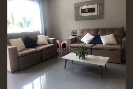 Casa à venda com 3 quartos, 230m² em Vila Monumento, São Paulo