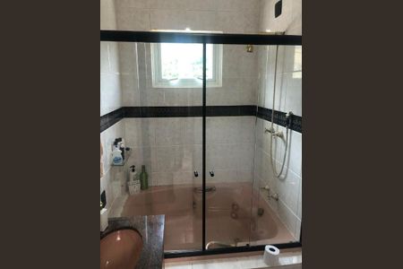 Casa à venda com 230m², 3 quartos e 2 vagas