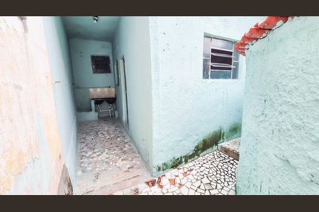 Casa para alugar com 100m², 2 quartos e sem vaga Casa para alugar com 100m², 2 quartos e sem vagaEntrada e lateral da casa